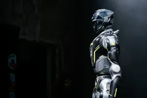 Side profile of a URKL T800 robot standing in the arena tunnel